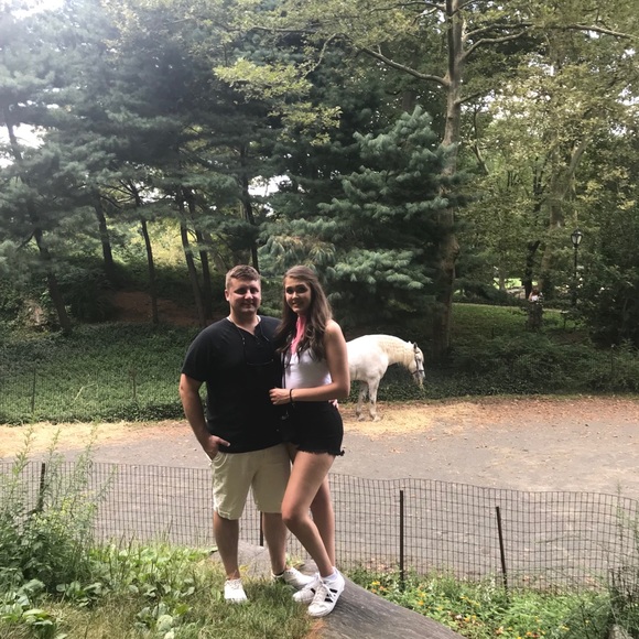 Meet your Posher, Taylor - Picture 2 of 5